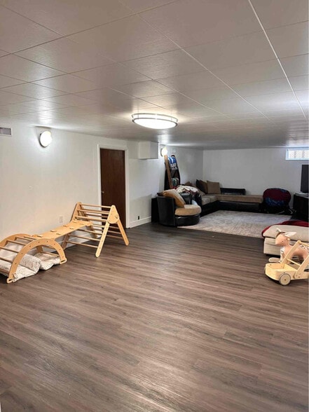 Building Photo - 712 25th Ave NE