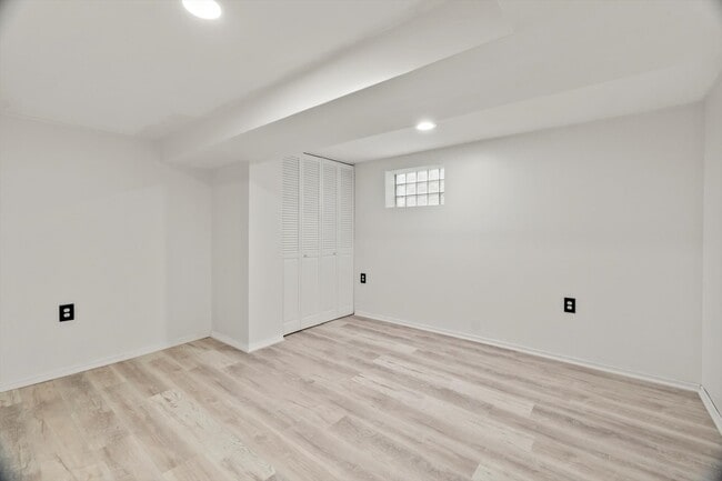 Building Photo - 5239 S Rutherford Ave