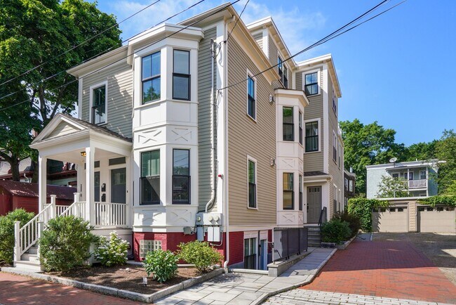 Building Photo - 619 Franklin St