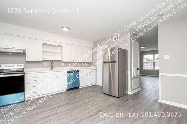 Building Photo - 1820 Sanford Dr