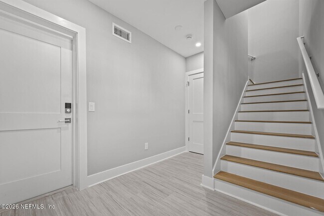 Building Photo - 2107 2nd St S