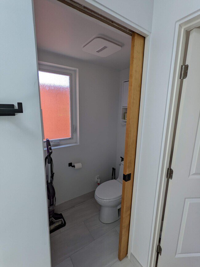 Building Photo - 820 46th St