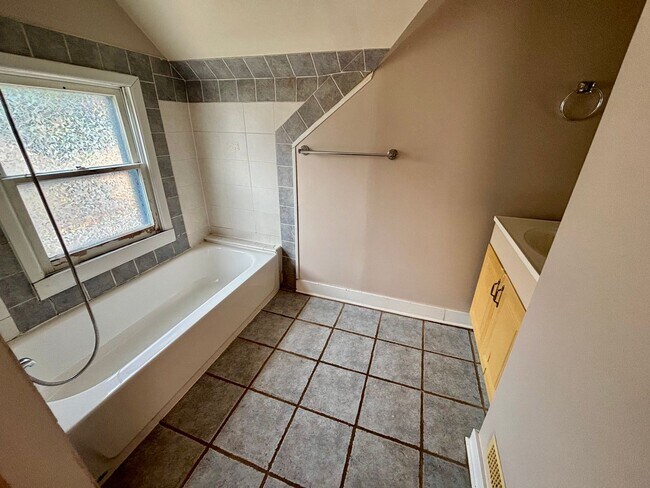 Building Photo - 3-bedroom home with Washer & Dryer Included