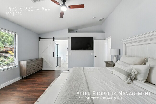 Building Photo - 1422 S 230th Ave