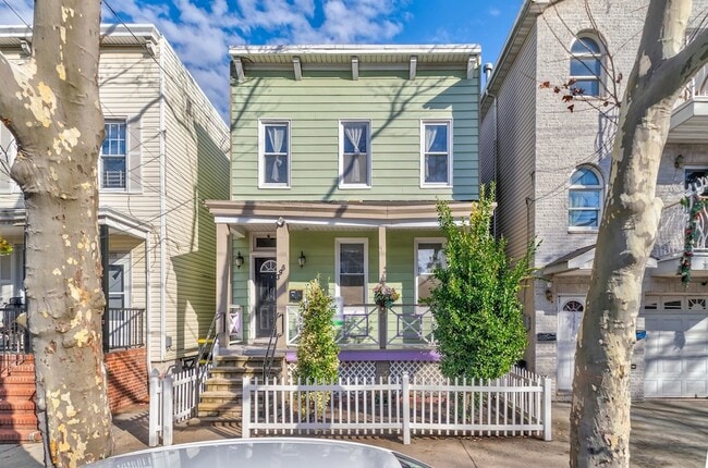 Building Photo - 396 Union St