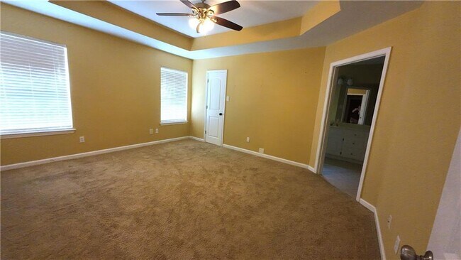 Building Photo - 7165 Ashmoor Dr N