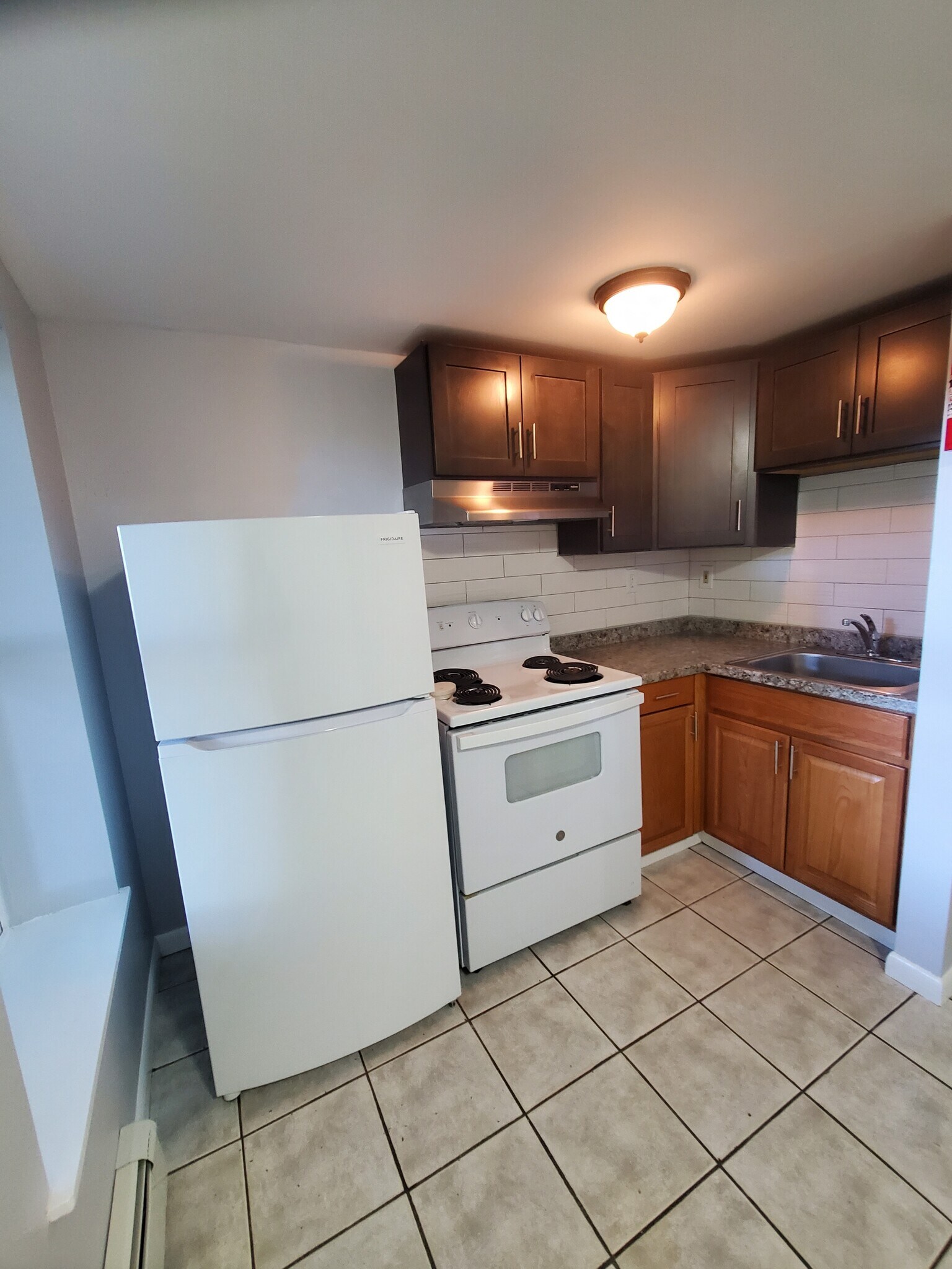 Building Photo - 217 3rd St