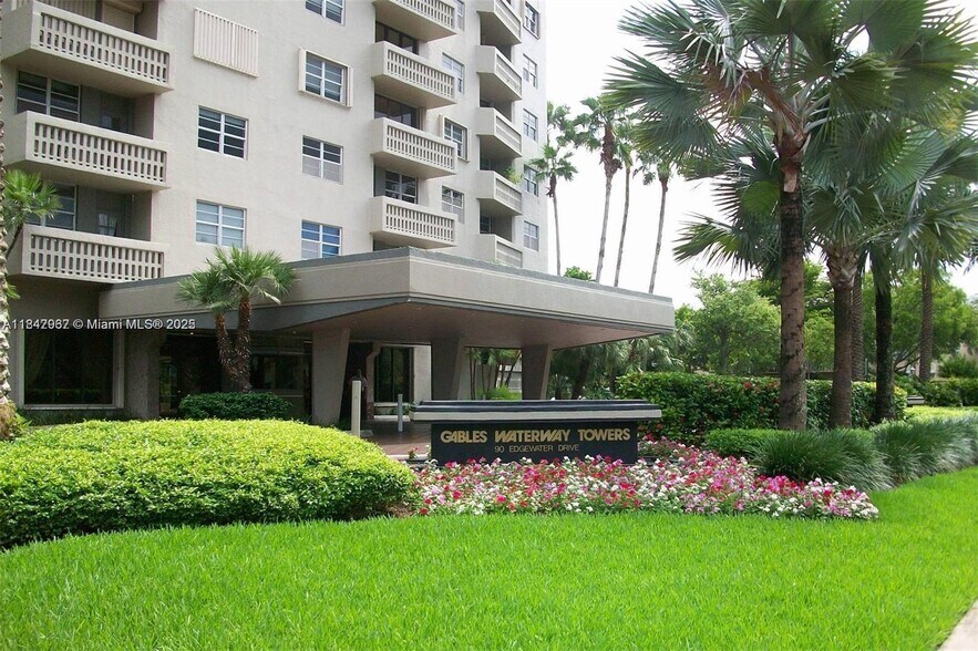 Building Photo - 90 Edgewater Dr