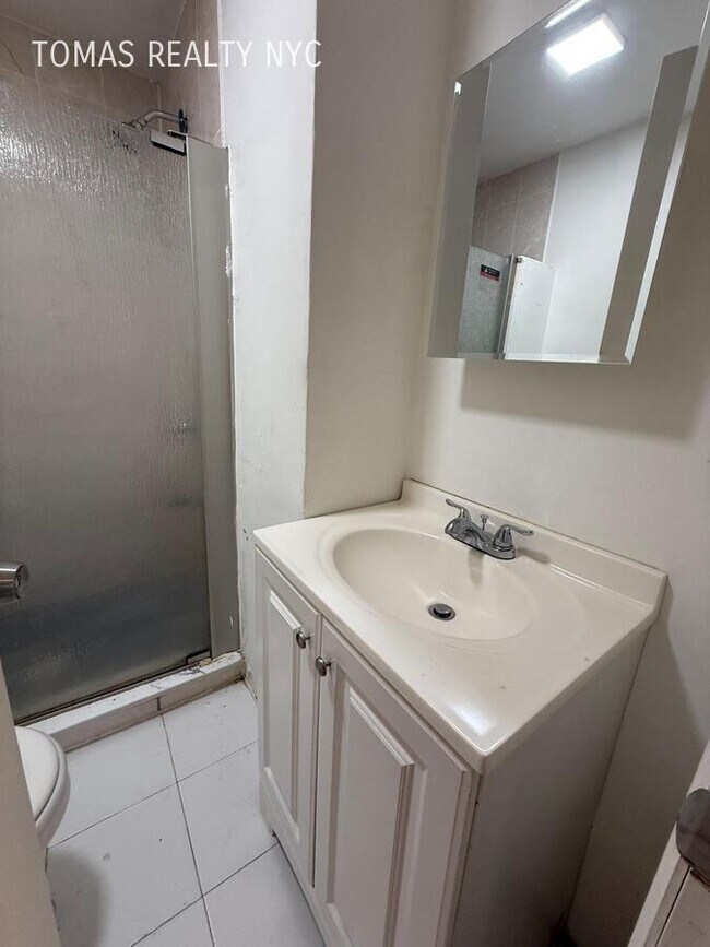 Building Photo - 83 Maple Pl