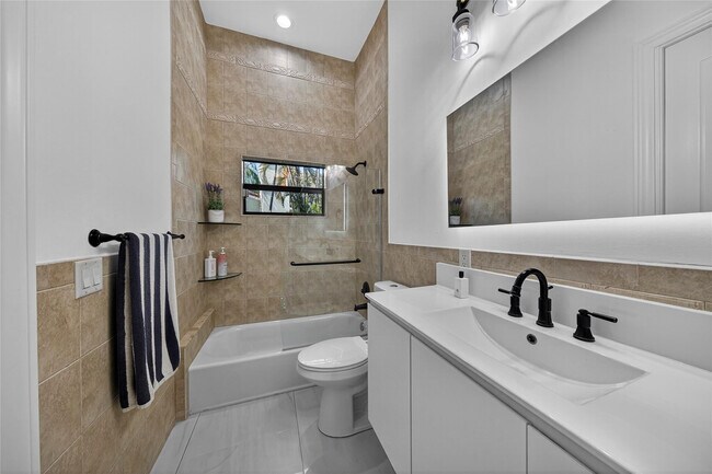 Building Photo - 2211 St