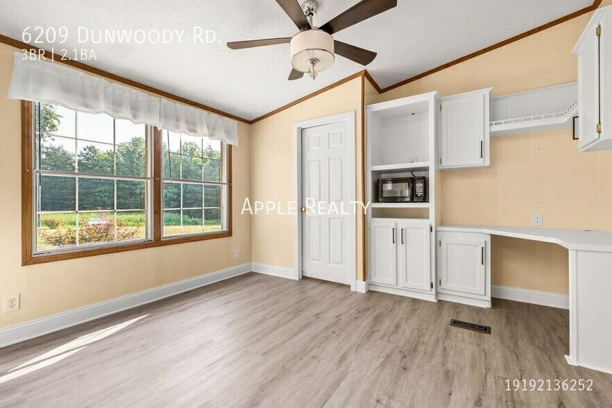Building Photo - 6209 Dunwoody Rd