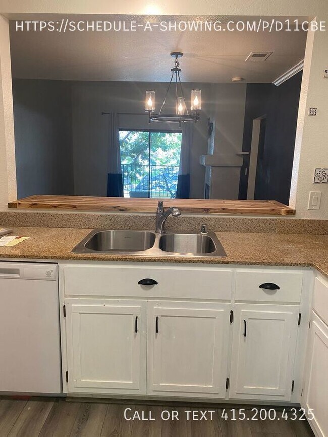 Building Photo - Charming 1bd Condo w/ Add'l Office Space!