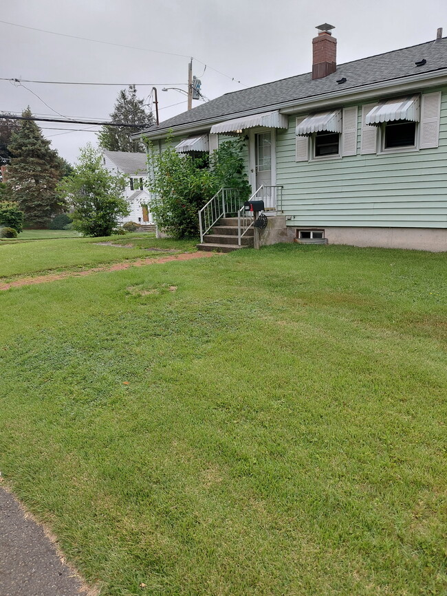 Building Photo - 955 Thorme St