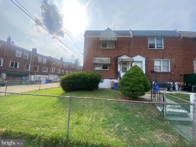 Building Photo - 6010 Oakland St