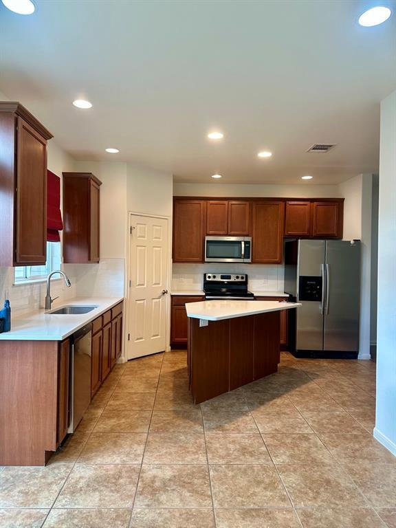 Building Photo - 512 Eberhart Ln