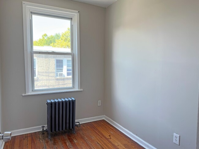 Building Photo - 1422 S Patton St