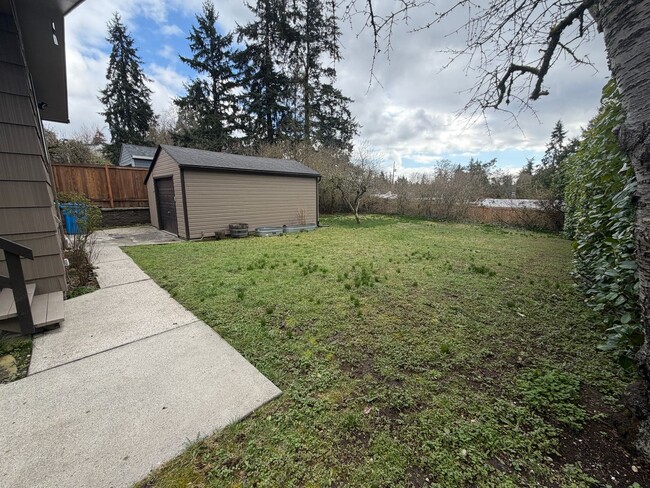 Building Photo - Beautifully Updated Ridgecrest 4-Bedroom Home 1/2 Month Rent Concession!!!
