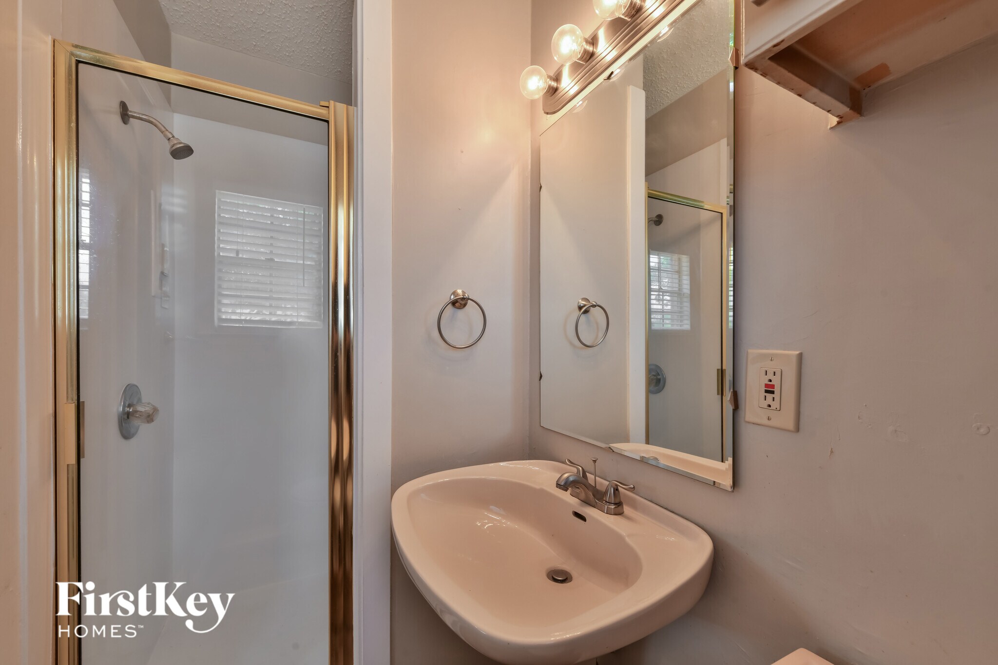 Building Photo - 612 Mesa Dr