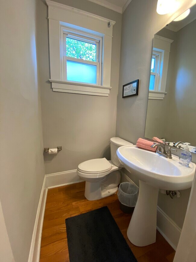 Half bath - 1541 Wilmore Dr