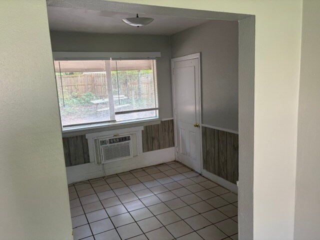 Building Photo - 814 Crawford Ave