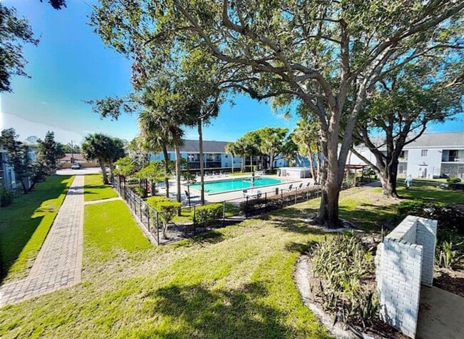 Building Photo - 205 Lewfield Cir