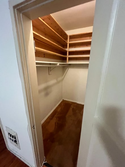 Building Photo - 141 1/2 Sweetzer Ave