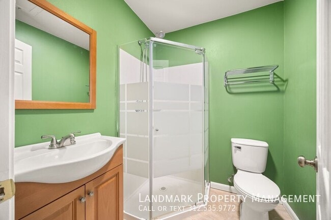 Building Photo - 824 S May St