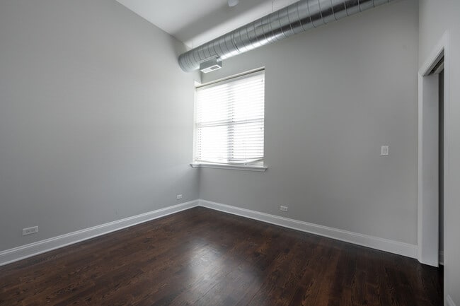 Building Photo - 7240 W Devon Ave