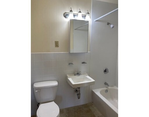 Building Photo - 5 Lakeview Gardens