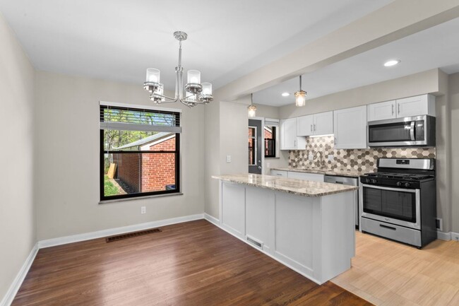 Building Photo - 638 Blenheim Rd