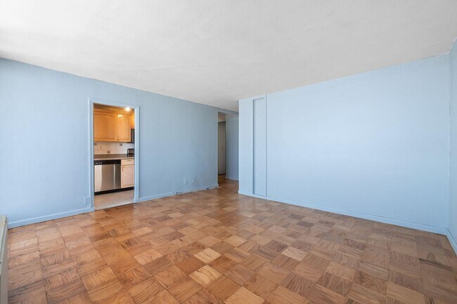Building Photo - 6040 Boulevard E-33L-33L