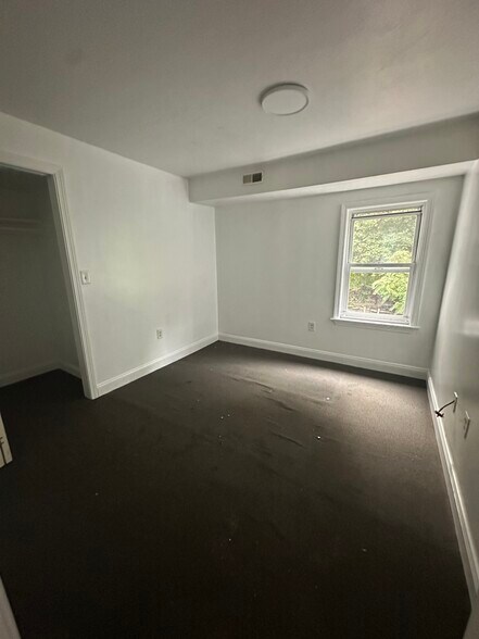Building Photo - 48 Lunenburg St