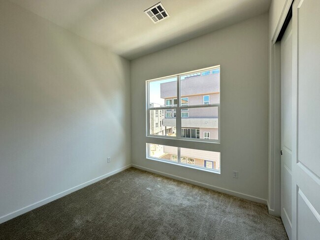 Building Photo - Inspirada Town Center Parcel 19