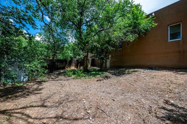 Building Photo - 925 Dunlap St