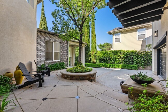 Building Photo - Luxury Living in San Clemente – 5 Bed, 3.5...