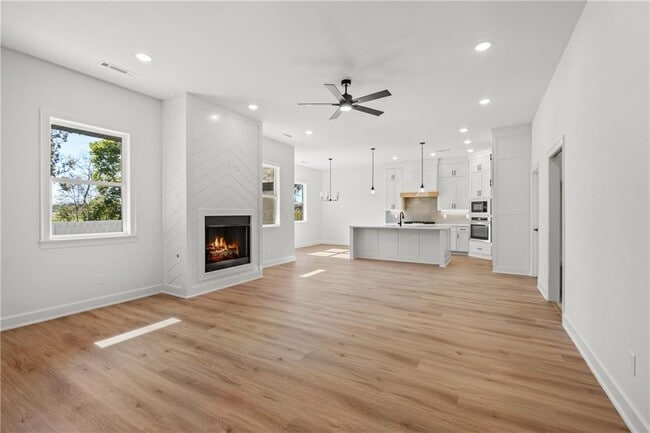 Building Photo - 1821 Peacock Rd