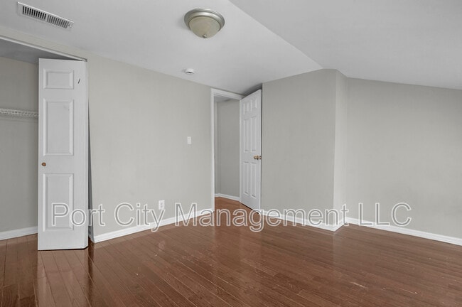 Building Photo - 915 W Lombard St