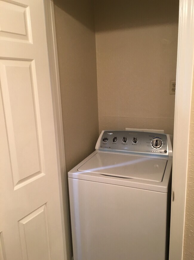 In Unit washer machine - 930 Mission Rd