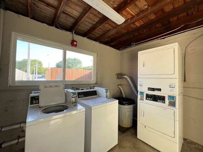 Building Photo - Ivycove