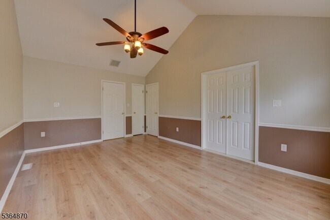 Building Photo - 5 Marco Polo Ct