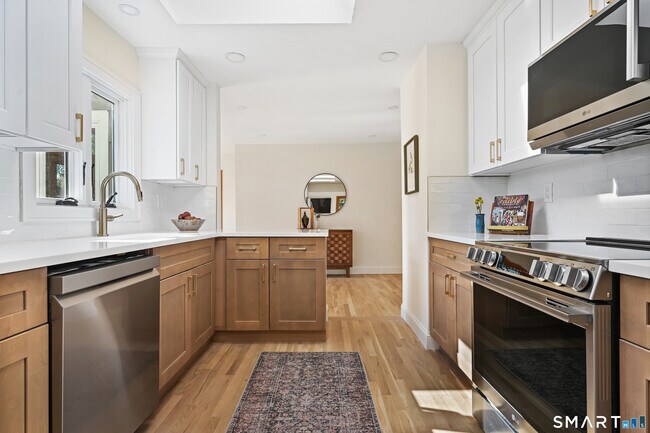 Building Photo - 8 Millard St