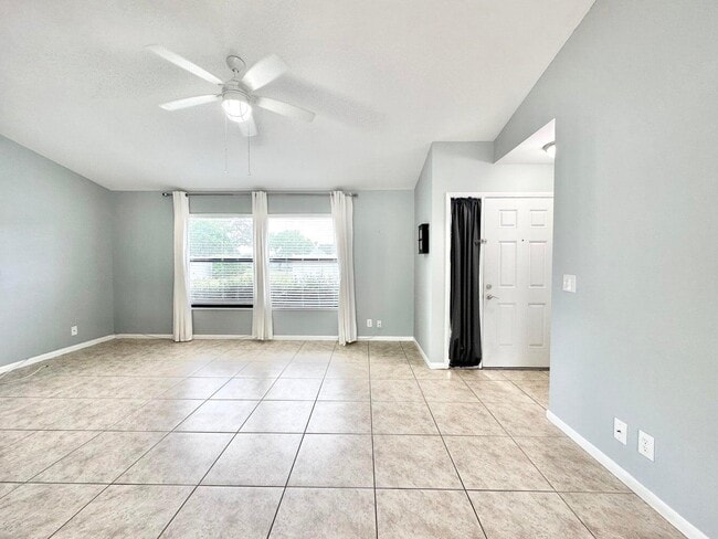 Building Photo - 104 Lakewood Dr