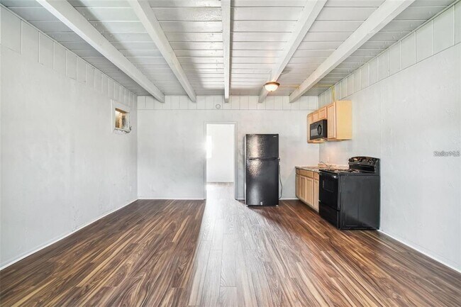 Building Photo - 915 E 122nd Ave