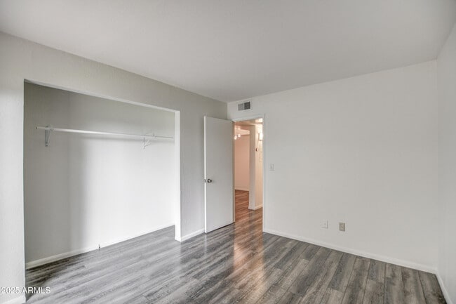 Building Photo - 4850 E Desert Cove Ave
