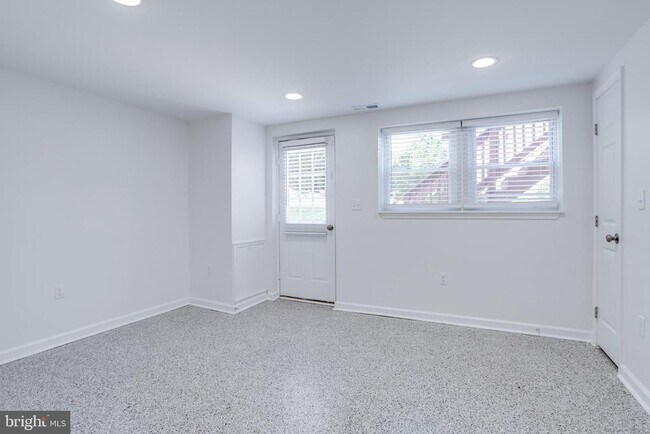 Building Photo - 5024 Backlick Rd