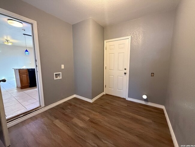 Building Photo - 3730 La Sabre Dr