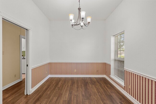 Building Photo - 616 Westwood Cir