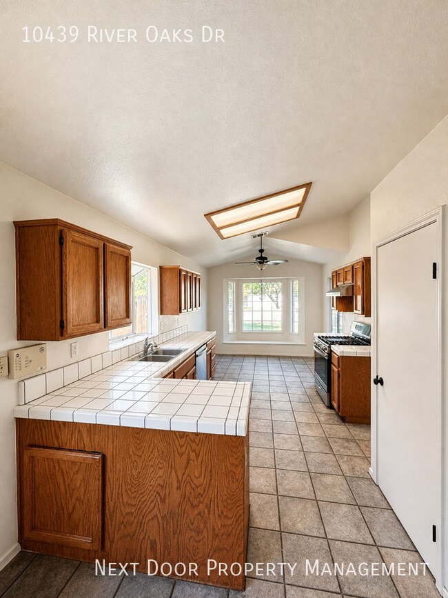 Building Photo - 10439 River Oaks Dr