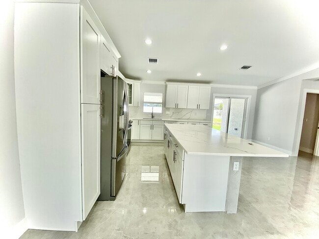 Building Photo - 5807 Raintree Trail