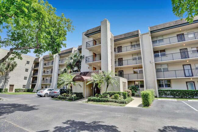 Building Photo - 9230 Lagoon Pl